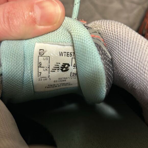 New Balance 570 WTE570G2 Round Toe Sneaker Shoes size 9 - Picture 7 of 9